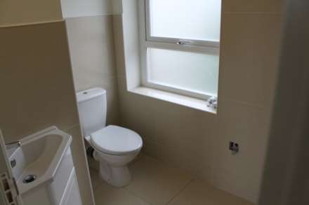 Apartment at the Rear of Rhymney St, Flat 3, Image 5