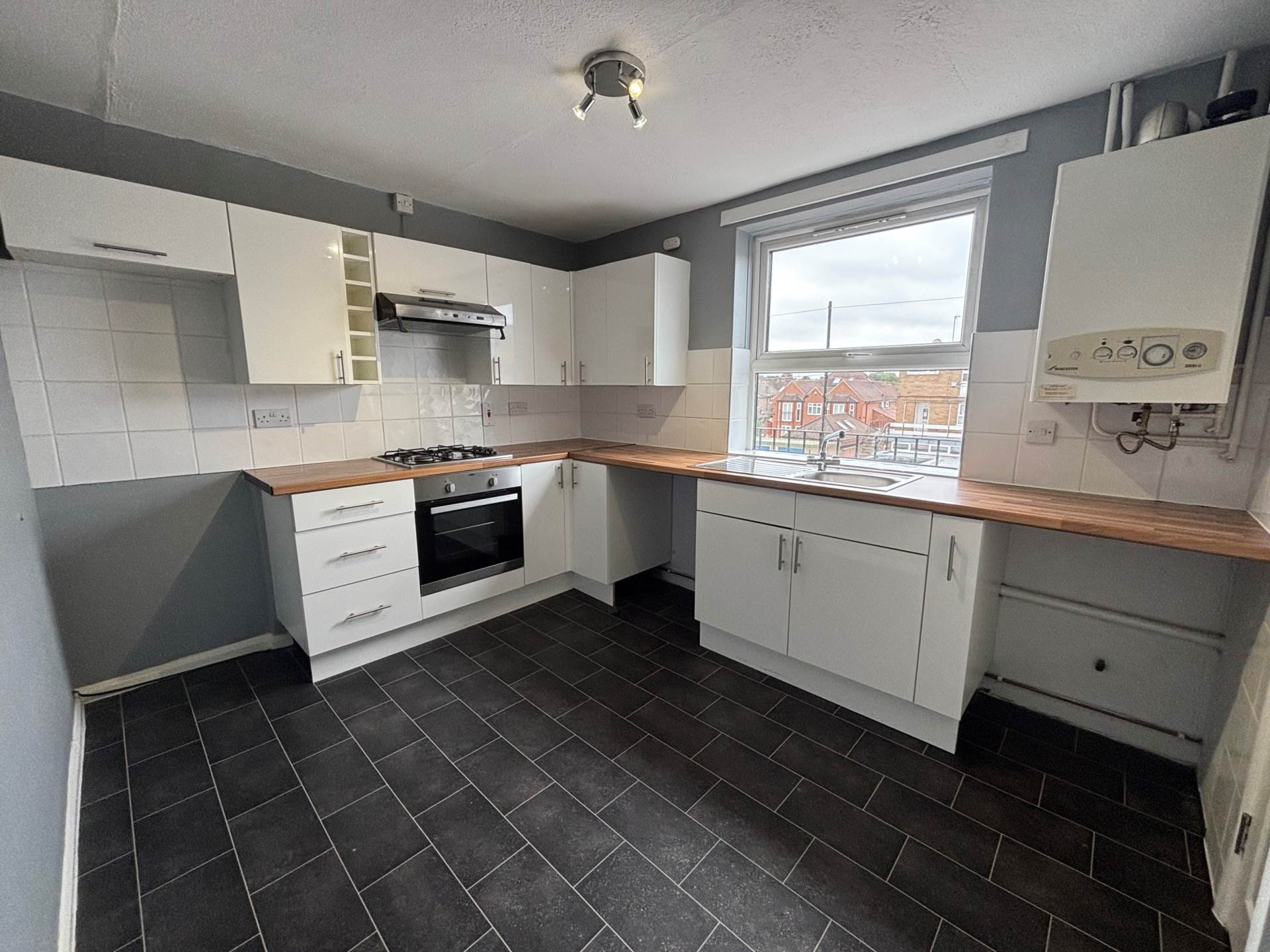 Broughton Avenue, Aylesbury, Image 2
