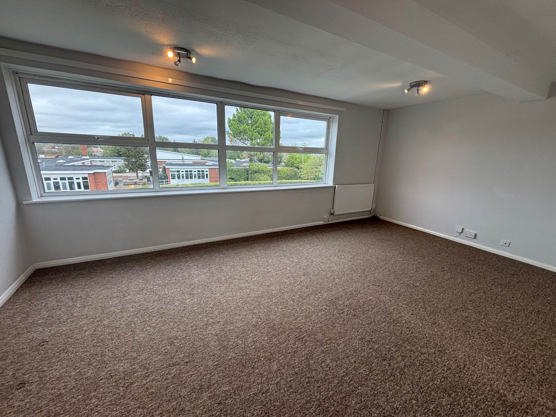 Broughton Avenue, Aylesbury, Image 4