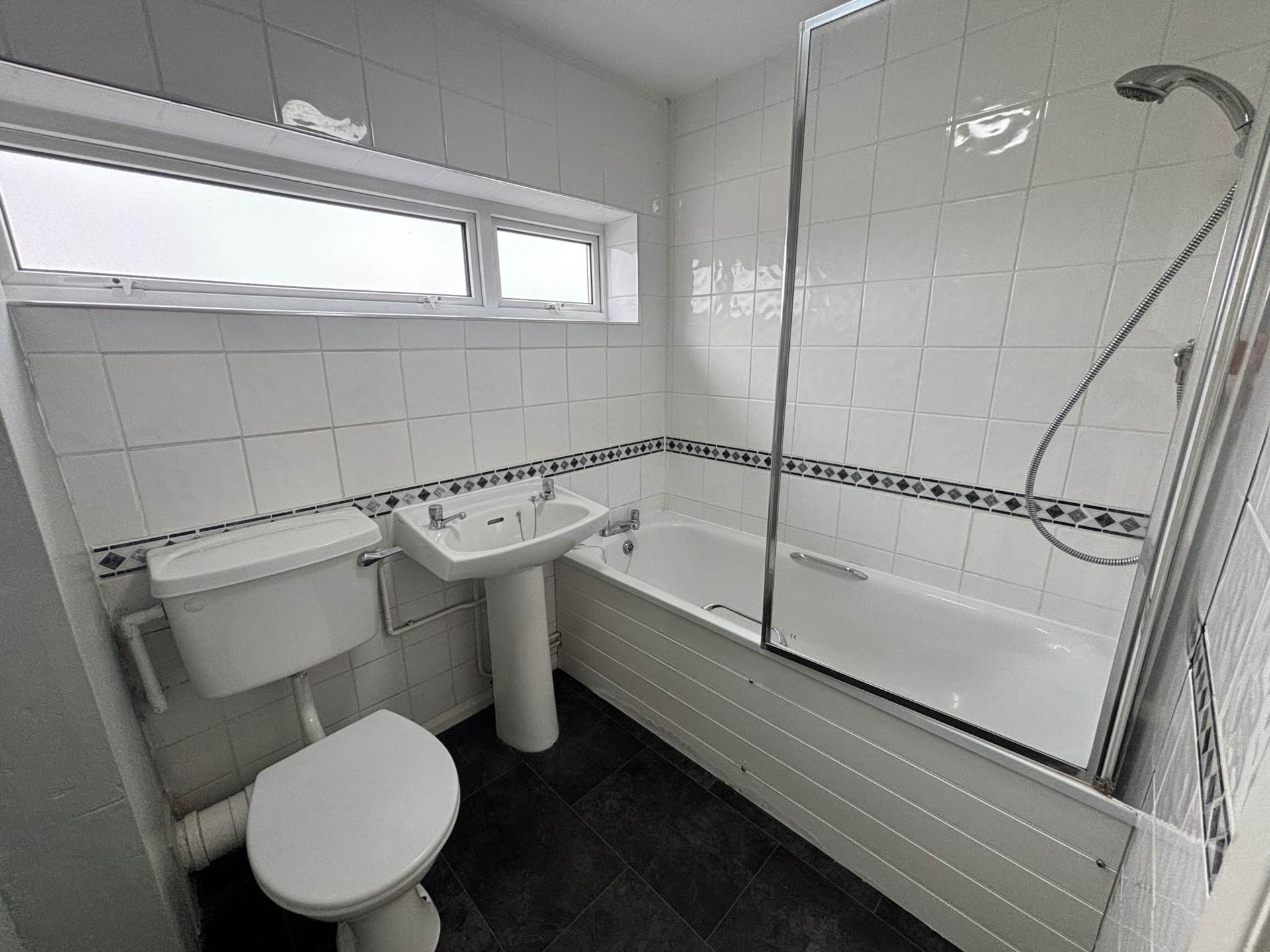 Broughton Avenue, Aylesbury, Image 5