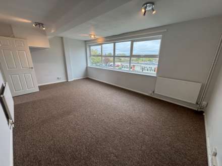 Broughton Avenue, Aylesbury, Image 3
