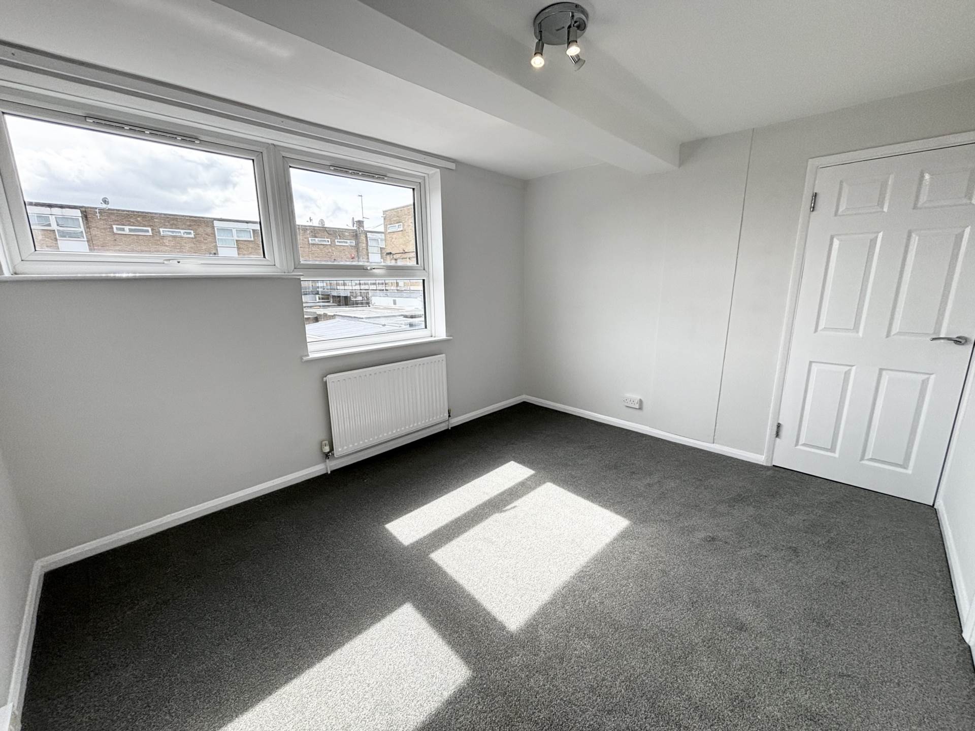 Broughton Avenue, Aylesbury, Image 6