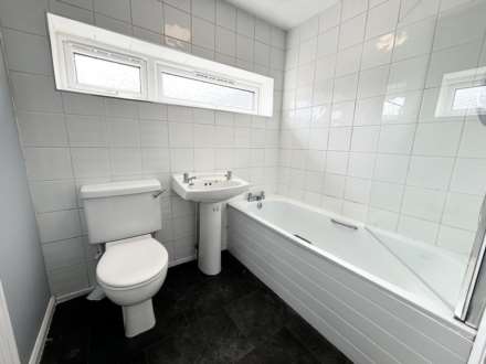 Broughton Avenue, Aylesbury, Image 5