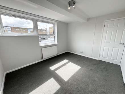 Broughton Avenue, Aylesbury, Image 6