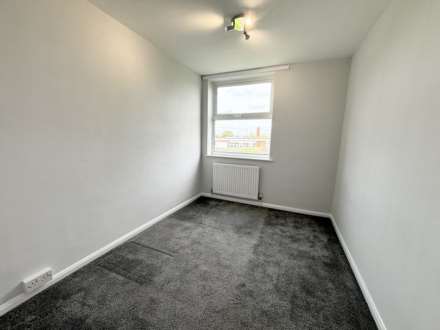 Broughton Avenue, Aylesbury, Image 8