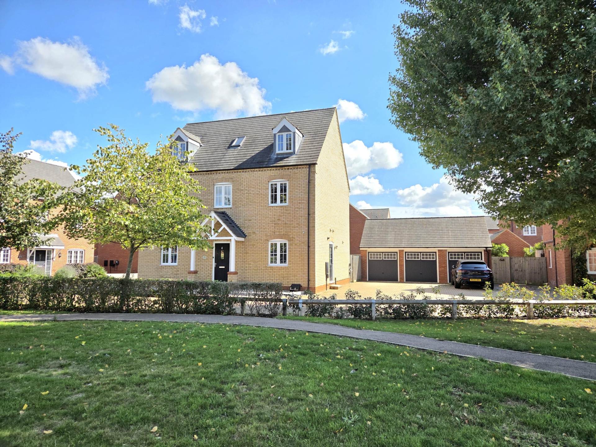 Siddington Drive, Aylesbury, Image 32
