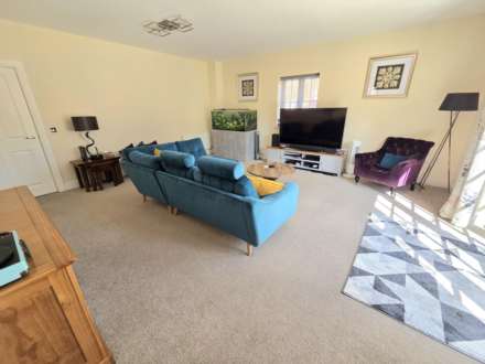 Siddington Drive, Aylesbury, Image 12
