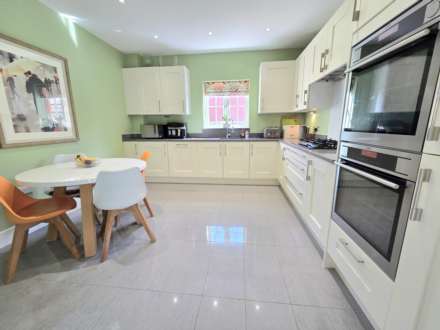 Siddington Drive, Aylesbury, Image 14