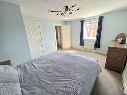 Siddington Drive, Aylesbury, Image 19
