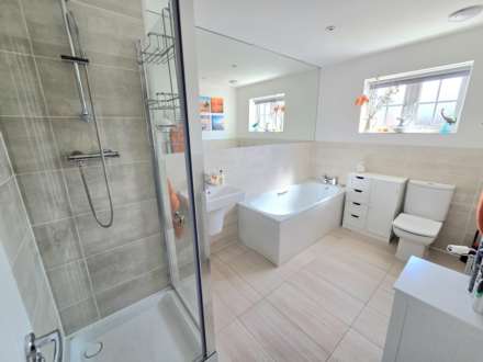 Siddington Drive, Aylesbury, Image 6