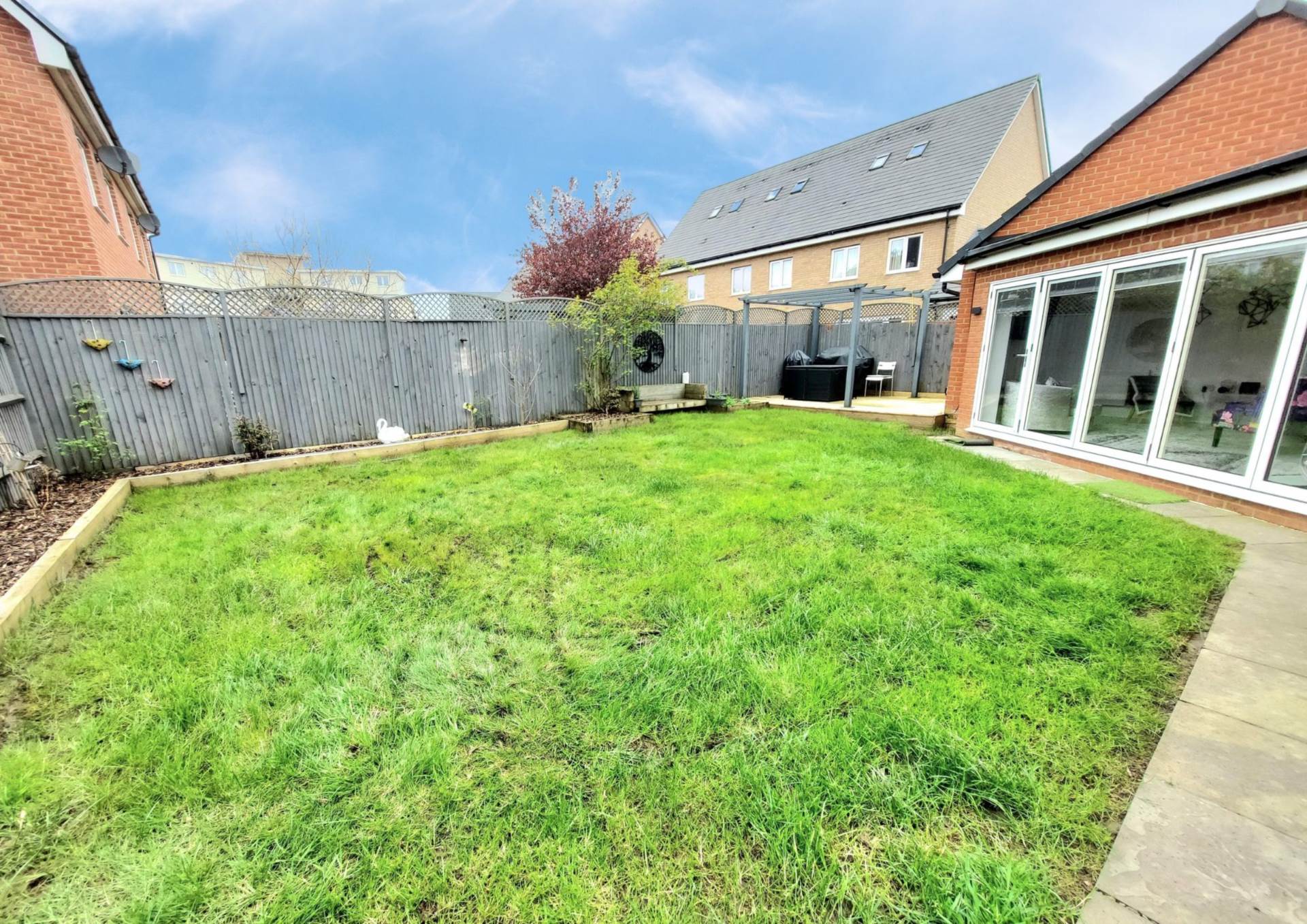 Sierra Drive, Aylesbury, Image 26