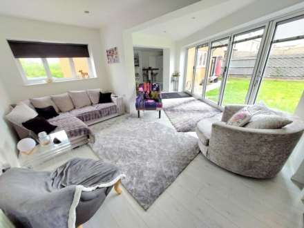 Sierra Drive, Aylesbury, Image 10