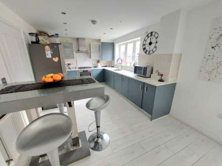 Sierra Drive, Aylesbury, Image 12