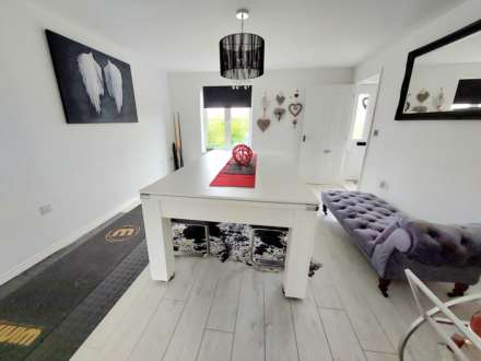 Sierra Drive, Aylesbury, Image 13