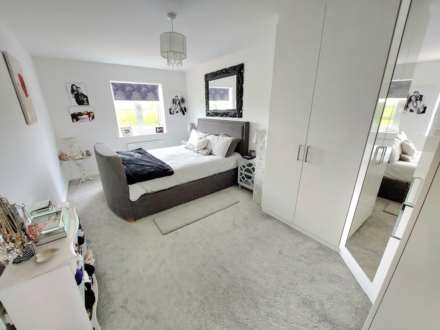 Sierra Drive, Aylesbury, Image 16