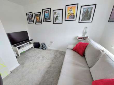 Sierra Drive, Aylesbury, Image 20