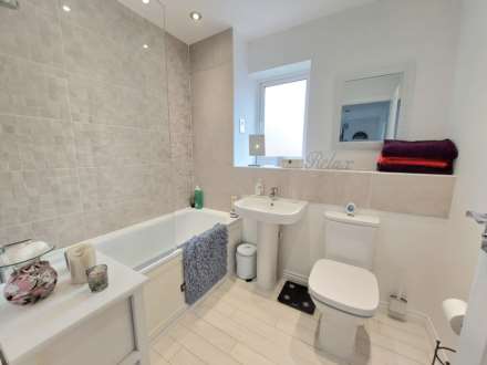 Sierra Drive, Aylesbury, Image 21