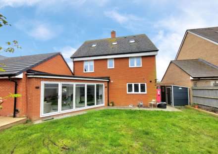 Sierra Drive, Aylesbury, Image 27