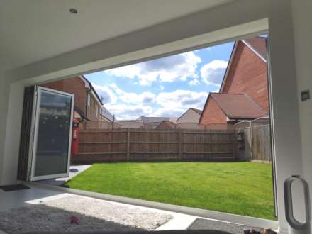 Sierra Drive, Aylesbury, Image 29