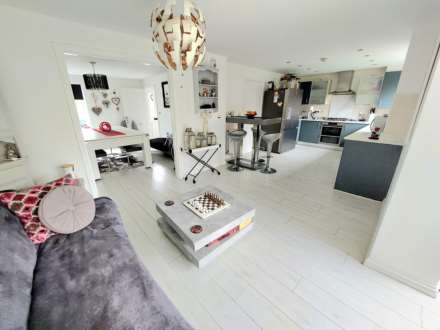 Sierra Drive, Aylesbury, Image 3