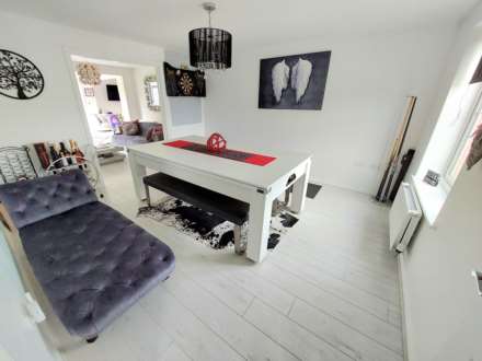 Sierra Drive, Aylesbury, Image 4