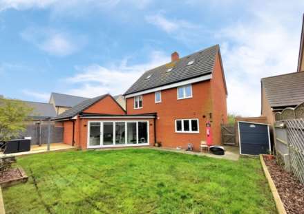 Sierra Drive, Aylesbury, Image 5