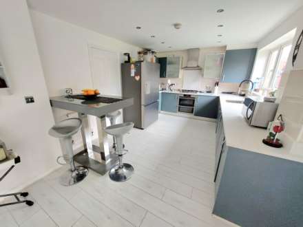 Sierra Drive, Aylesbury, Image 7