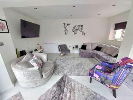 Sierra Drive, Aylesbury, Image 9