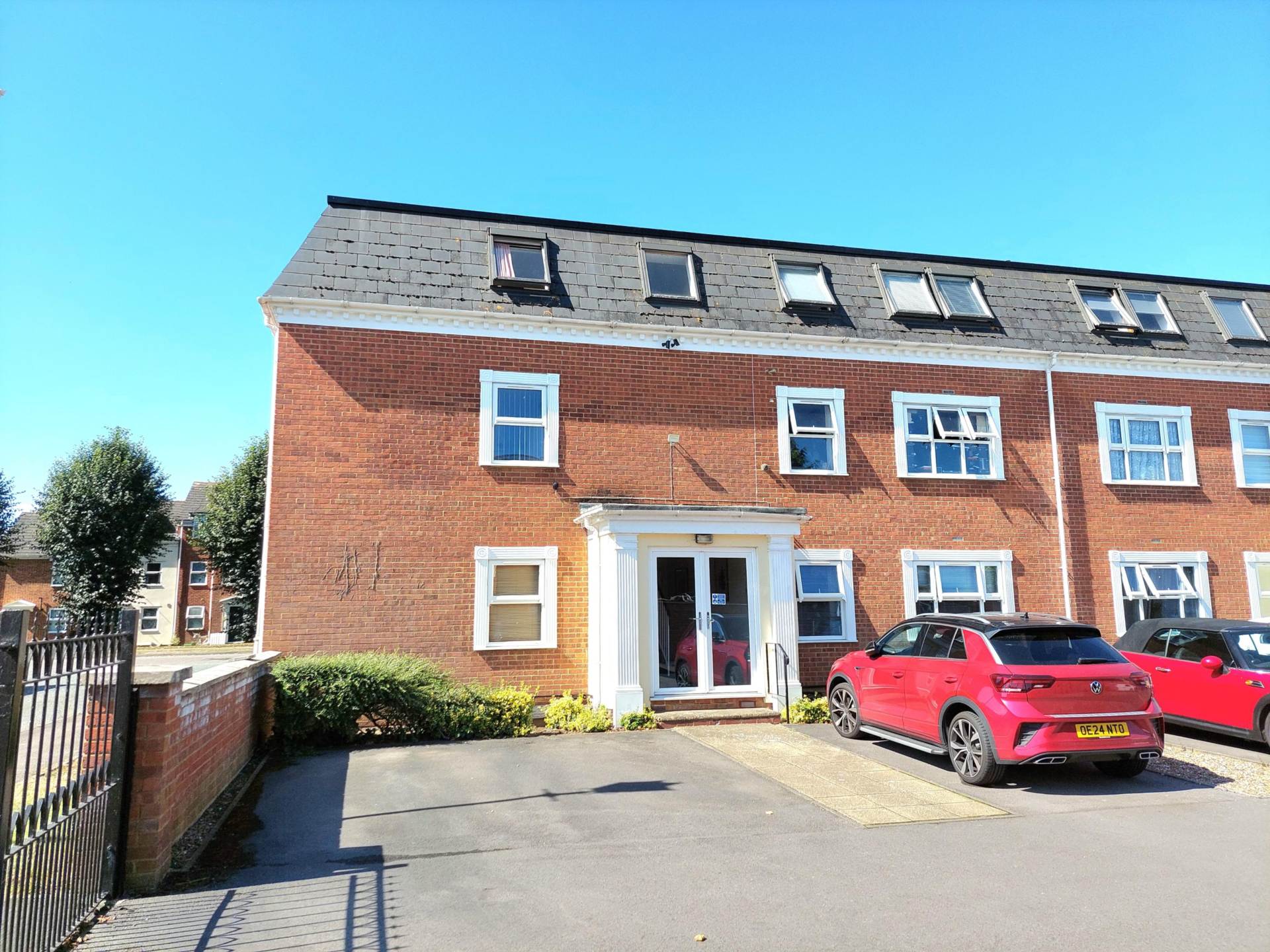 Dove House, Watermead, Image 6