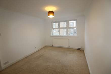 Hilton Avenue, Aylesbury, Image 11
