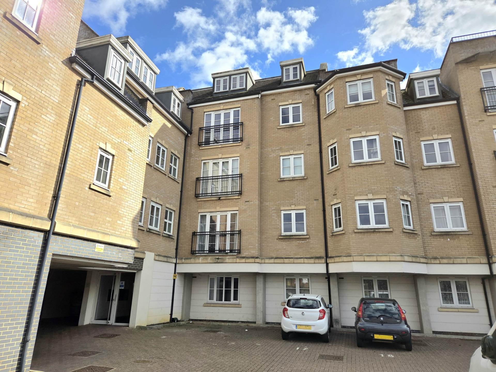 Magnon Court, Leighton Buzzard, Image 11