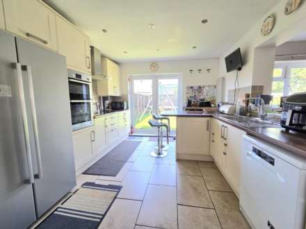 Narbeth Drive, Aylesbury, Image 4