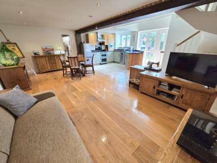 Rowden Farm Barns, Ledburn, Image 12