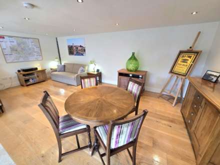Rowden Farm Barns, Ledburn, Image 3