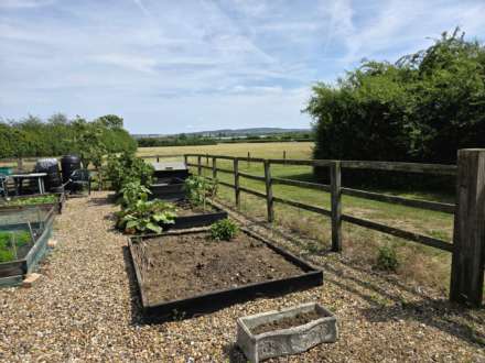 Rowden Farm Barns, Ledburn, Image 6