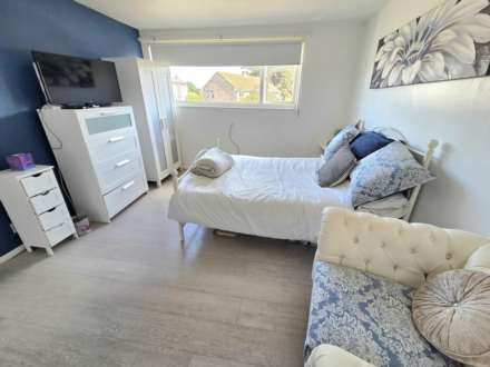 Middlesex Drive, Bletchley, Image 14
