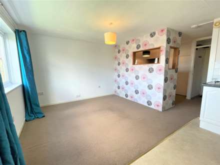 Selwyn Court, Aylesbury, Image 2