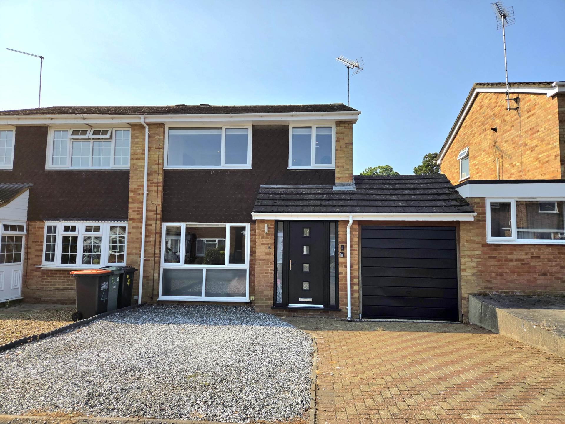 Woodside Way, Linslade, Image 1