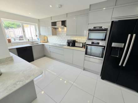 Woodside Way, Linslade, Image 11