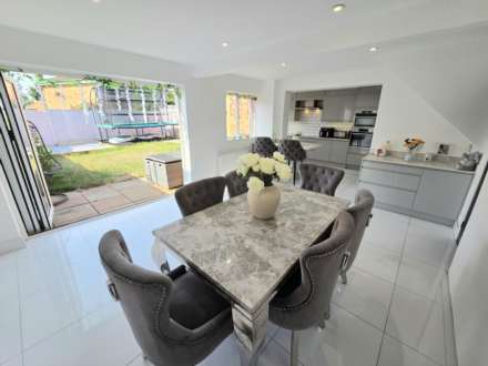 Woodside Way, Linslade, Image 2