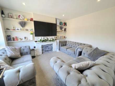 Woodside Way, Linslade, Image 5