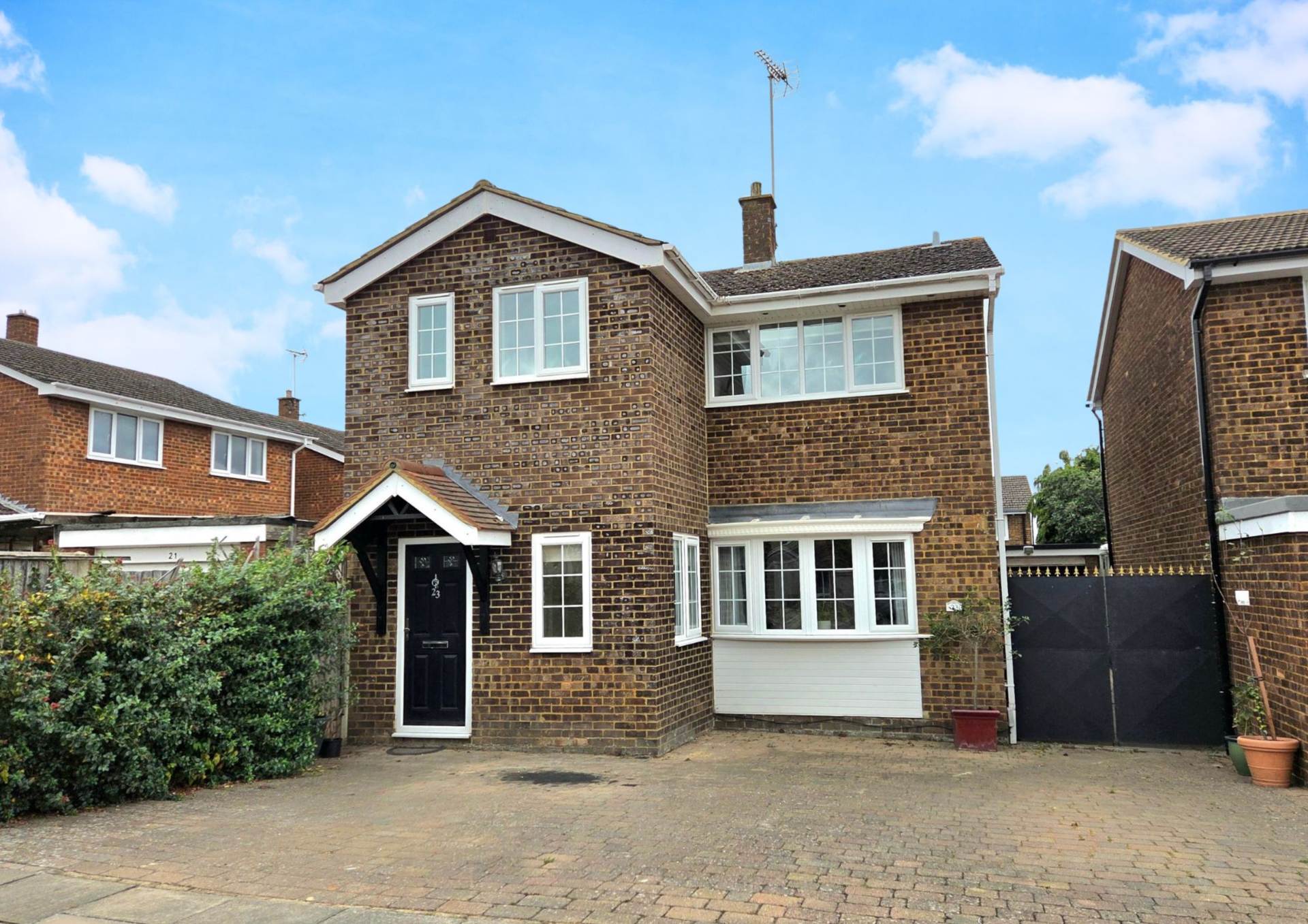 Garrett Close, Dunstable, Image 1