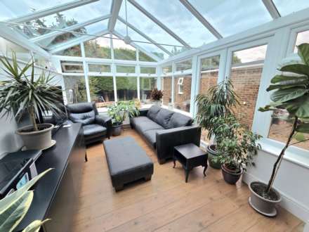 Garrett Close, Dunstable, Image 4