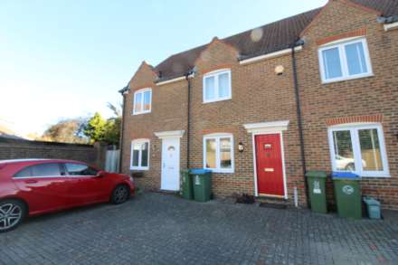 Standfield Close, Aylesbury, Image 1