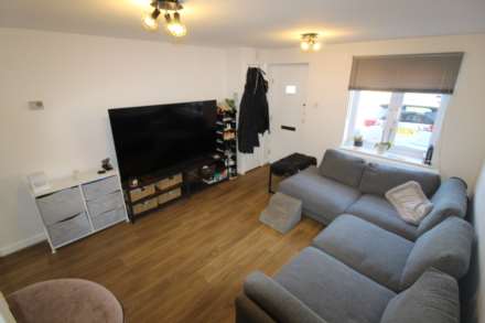 Standfield Close, Aylesbury, Image 2