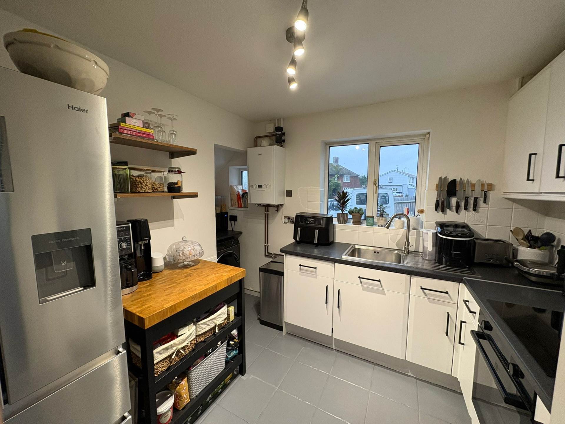 Churchill Avenue, Aylesbury, Image 3