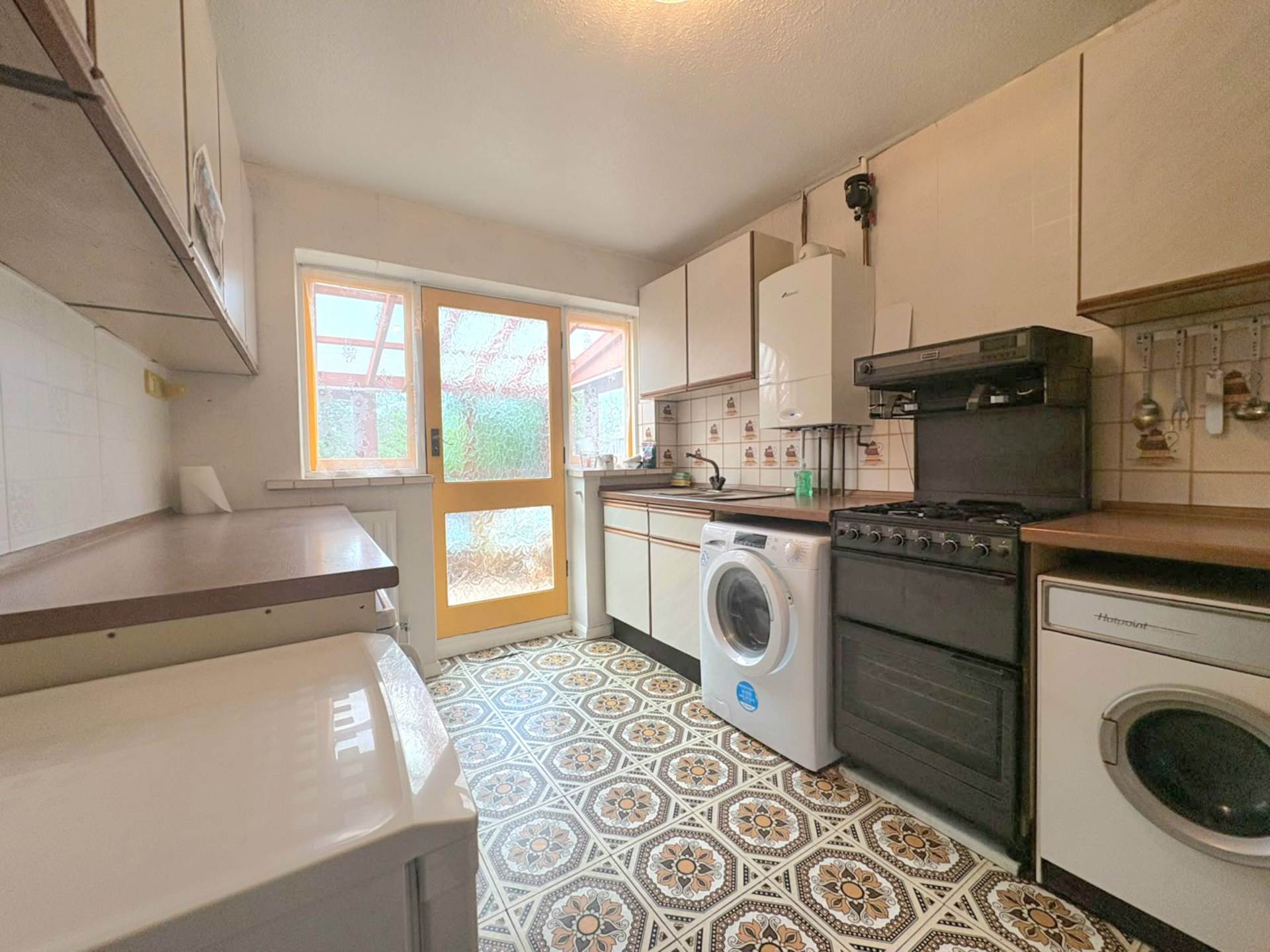 Henry Road, Broughton, Aylesbury, Image 5