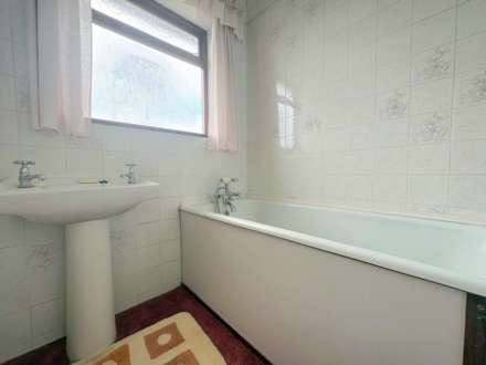 Henry Road, Broughton, Aylesbury, Image 14