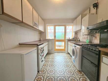 Henry Road, Broughton, Aylesbury, Image 6
