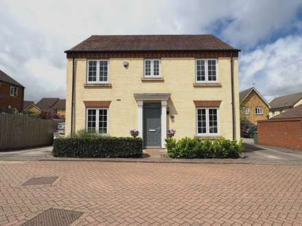 Bunting Drive, Leighton Buzzard, Image 1